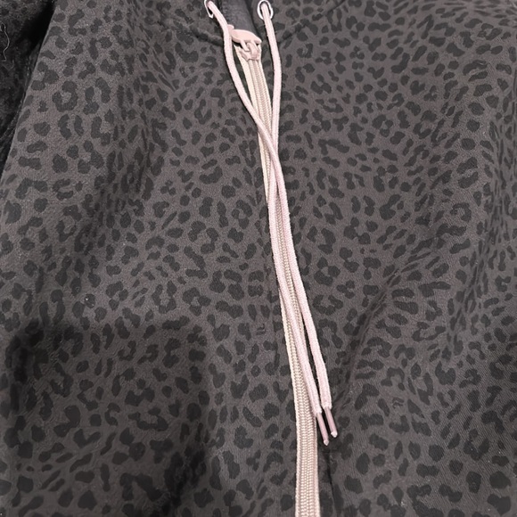 Fabletics loungewear onesie, leopard print, size Small, worn once - Picture 4 of 4